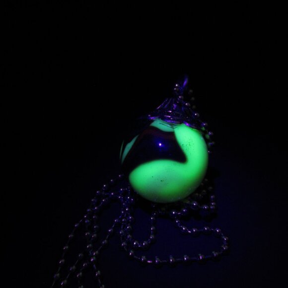 Vintage Uranium glass marble pendant - Picture 10 of 15
